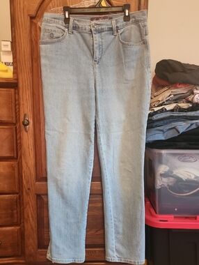 Gloria Vanderbilt Light Blue Straight Leg Jeans